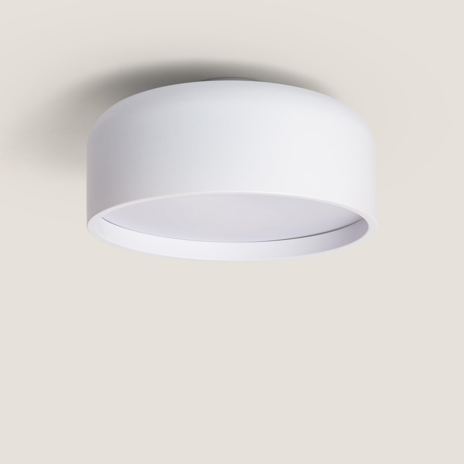 LEDKIA Plafoniera Metallo Lumpur Bianco | Compatibile con Lampadina E27 fino a 20W | Design Moderno e Resistente | Facile Installazione | Ø35 cm, Altezza 18 cm