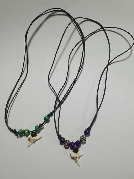 Collier dent de requin véritable avec cordon noir réglable et porte-clés