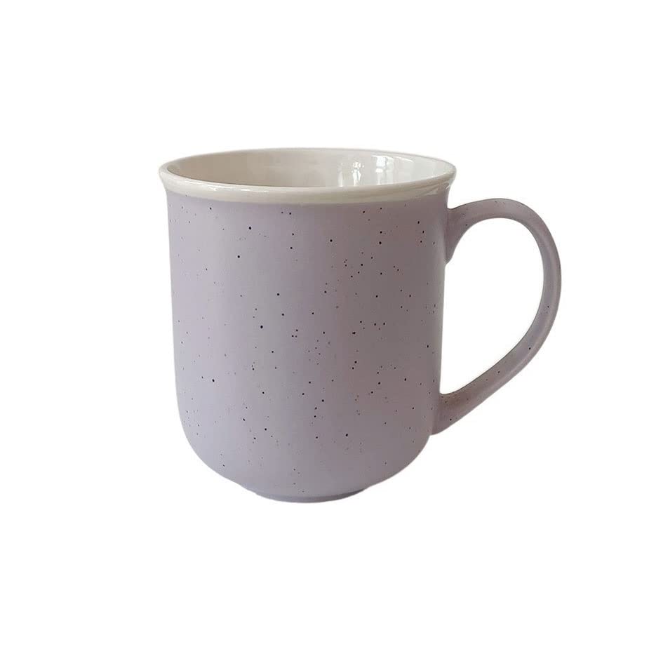 Taza de cerámica morada fresca para tus desayunos en casa u oficina