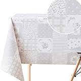 Mantel multiusos de plástico recubierto, fabricado de un material impermeable resinado que se limpia fácilmente y se puede usar para mesas en el interior o al aire libre en el jardín. Básicamente la superficie del mantel es de poliéster con cera plástica, por lo que puedes colocar la comida encima y ningún líquido se filtrará. Una vez hayas terminado, simplemente límpialo con un paño húmedo