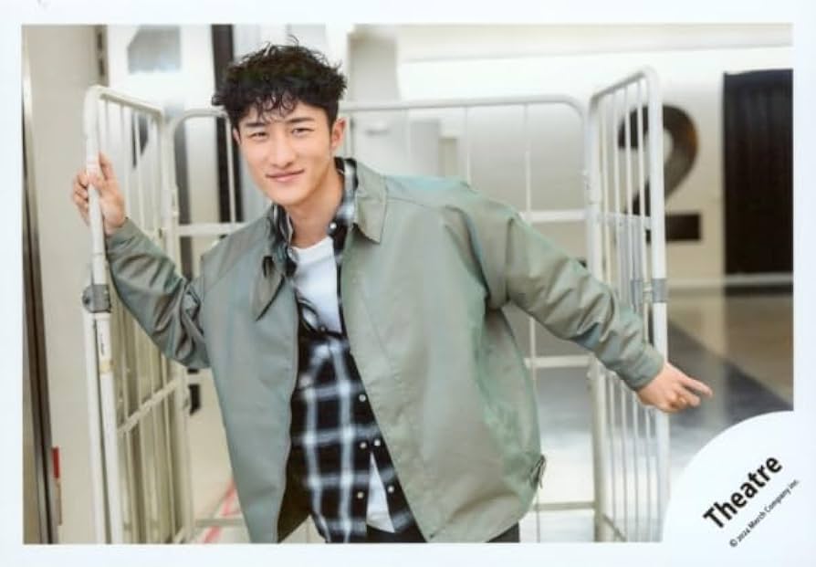 Amazon.co.jp: Snow Man 公式 生 写真（岩本照）SM03307 : おもちゃ