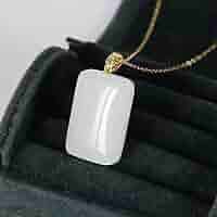 和田玉の 平安牌 平安と吉祥を守り、万事が順調 寸法：30×50mm Amazon.com: 和田玉方无事牌吊坠平安扣玉石玉器珠宝2051316