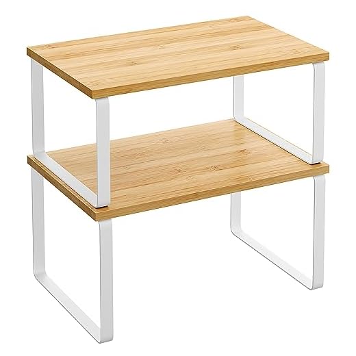 SONGMICS Estante para Especias, Juego de 2, Organizador de Armario, Estante de Almacenamiento de Cocina Extensible, Especiero de Metal y Madera de Ingeniería, Blanco y Natural KCS02NW
