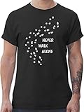 Geschenk für Hundebesitzer - Never Walk Alone Pfotenabdrücke - M - Schwarz - Tshirt mit sprüchen männer - L190 - Tshirt Herren und Männer T-Shirts