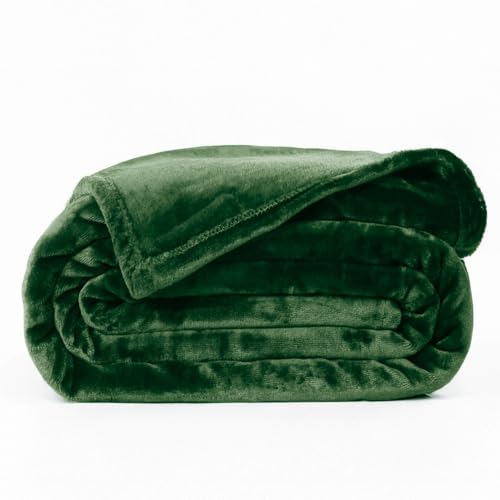 Image of Abrazo AC Blanket | 300 GSM Lightweight Super Soft Cozy for Bed, Sofa, Couch, Travel & AC Room | Double Bed 220x240 cm | Solid Color | Breathable All-Season Comfort (Green)