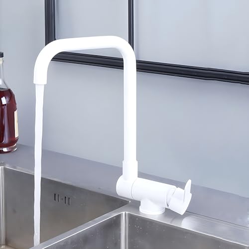 Robinet de cuisine pliable blanc pour gagner de l'espace devant une fenêtre