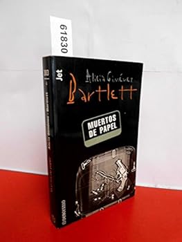 Paperback Muertos De Papel [Spanish] Book