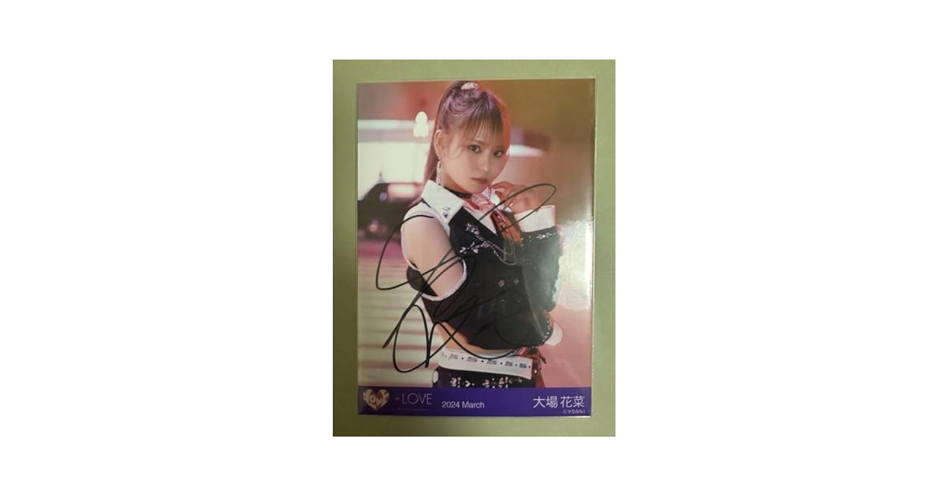 Amazon.co.jp: ＝LOVE 大場花菜 呪って呪って歌唱衣装② 直筆
