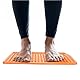 POWRX Akupressurmatte, Fußmassage, Polyvinylchlorid Material, Entlastung und Entspannung, für empfindliche Füße, abgerundete Foot Pain Massagepunkte, 35x2x28 cm - Orange