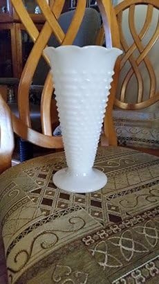 Vintage Fenton - Florero de cristal de leche hobnail de 9.5 pulgadas de alto