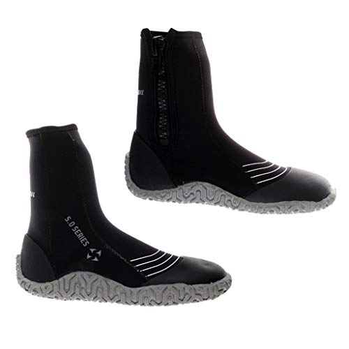 Chaussures de plongée hommes pour vos sessions de surf