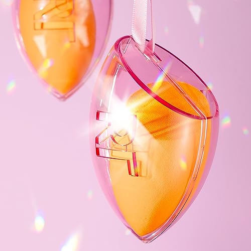 Real Techniques Funda de viaje Miracle Complexion Sponge, esponja para mezclar maquillaje con adornos navideños como base de maquillaje, incluye funda de viaje, juego de 2 piezas - imagen 3