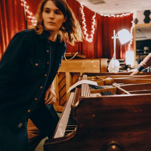 『Singer-Songwriter Jenny Owen Youngs Talks "Avalanche"』のカバーアート