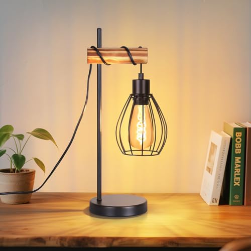 STILE CLASSICO INDUSTRIALE RETRO: La lampada da tavolo è realizzata in legno massello selezionato, trattato a fiamma per una texture superficiale naturale e unica, con un paralume in metallo nero che esalta il puro stile industriale retrò. Fusione di elementi naturali e industriali, funge sia da elemento di illuminazione che da elemento decorativo, aggiungendo un tocco unico alla stanza