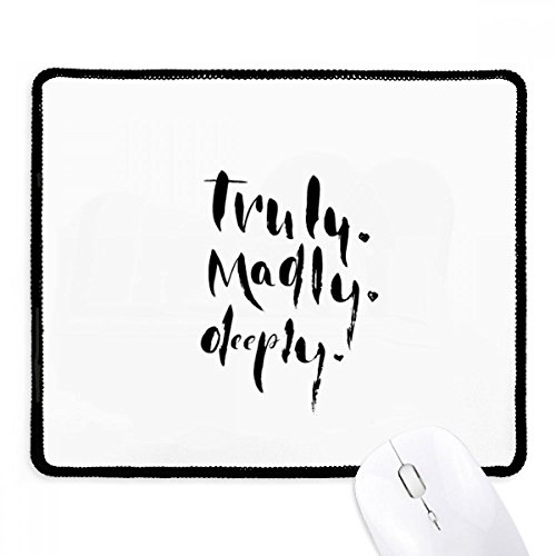 Mousepad negro Truly Madly Deeply con bordes cosidos reforzados