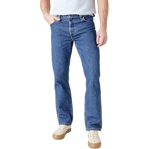 Wrangler Men's Medium Stonewash Straight Jeans Cover