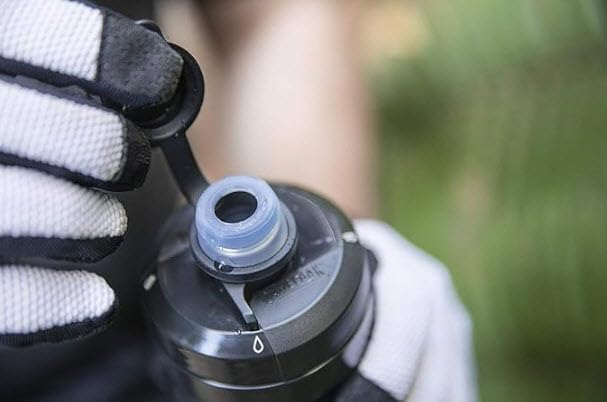 CamelBak Podium Dirt Series Chill Insulated Mountain Bike Squeeze Water Bottle Black, 21oz - Image 7