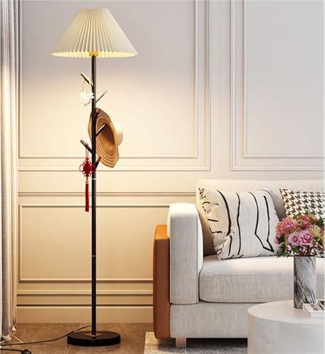 Lampadaire simple avec porte-manteau pour optimiser les petits salons