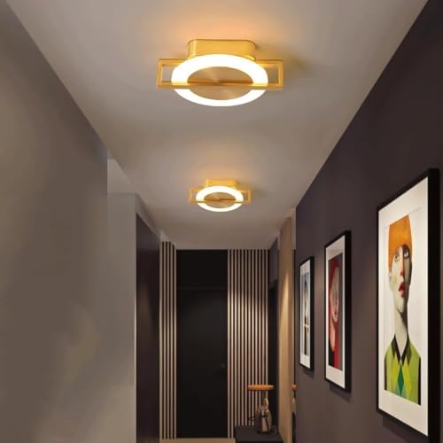 Plafonnier doré LED à intensité variable pour éclairer un escalier sombre
