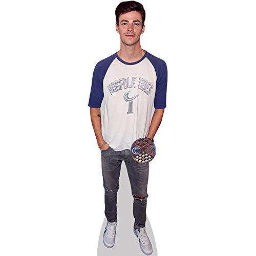 Bild: Grant Gustin (Casual) Pappaufsteller lebensgross f�r 66,97 EUR bei amazon.de