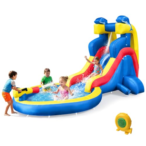 Kompakter Wasserpark mit Rutsche und Kletterwand