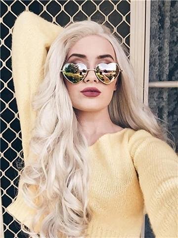 Swiking Blonde Wig Long Curly Wavy Middle Part Synthetic Wigs for Women Natural Looking Cosplay Hair Wigs for Halloween Daily Use