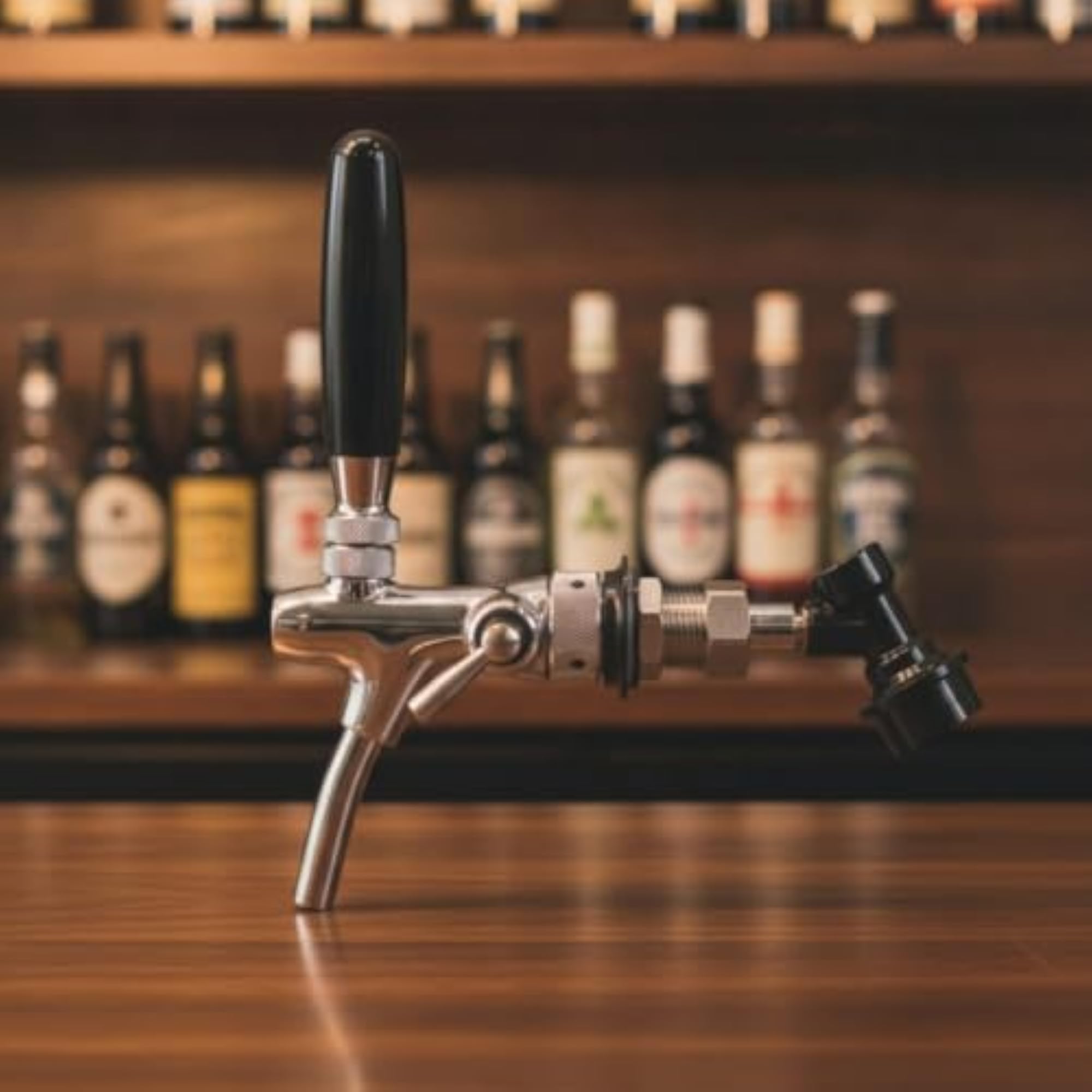 Compact Beer Keg Coupler with Lever Tap