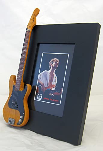 JOHN DEACON Miniature Cadre Guitare Photo QUEEN - Les Beatles, Paul McCartney, John Lennon, RIngo Starr, George Harrison JOHN DEACON Miniature Cadre Guitare Photo QUEEN – Image 3