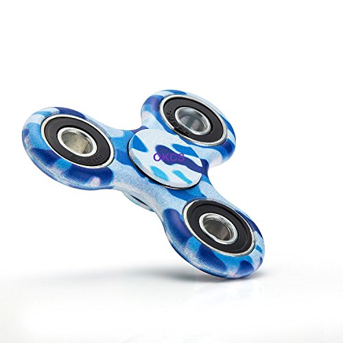 Preisvergleich Produktbild OKCS Fidget Spinner Spielzeug Tri Spinner Stresslöser Konzentration Rundes Design - Camo Blau