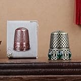 【Premium-Material】 Hergestellt aus Messing, ist dieser Fingerhut langlebig und langlebig. Es ist in verschiedenen Farben wie Kupfer, Gold, Silber und Bronze erhältlich und verleiht Ihrem Nähset einen Hauch von Eleganz.