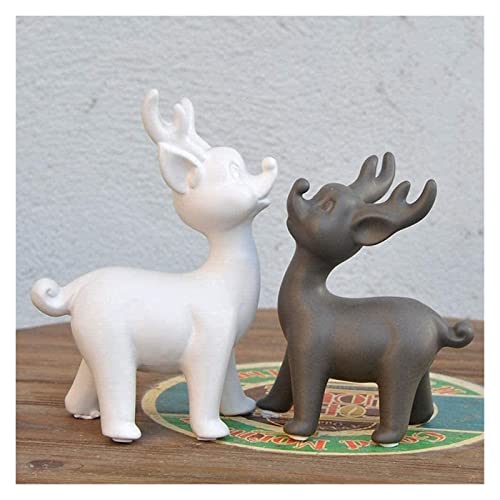 Decoration salon avec figurines de cerf et bibelots table