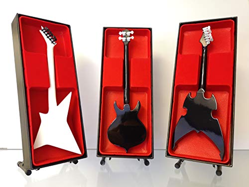 Kiss (Ace Frehely, Gene Simmons, Paul Stanley Ensemble de guitare miniature - Les Beatles, Paul McCartney, John Lennon, RIngo Starr, George Harrison Kiss (Ace Frehely, Gene Simmons, Paul Stanley Ensemble de guitare miniature – Image 3