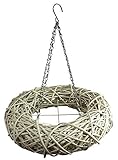 Dekorativer, weißer Hängekranz aus Weide. In der Kranzmitte befindet sich ein Gitter an dem weitere Dekoelemente befestigt werden können. Der Kranz lässt sich das ganze Jahr über verwenden und jahreszeitlich z.B. als Frühlingskranz oder als Weihnachtskranz schmücken. Der optimale Deckenkranz beispielsweise über dem Esstisch!
