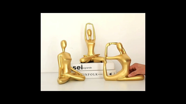Set de 3 figuras de yoga en resina dorada miniatura 7