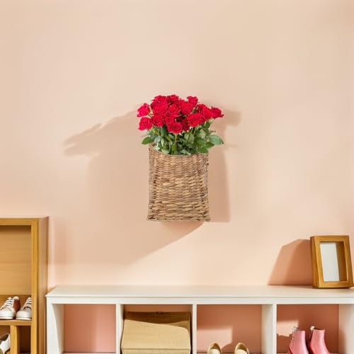 Cesta colgante de ratán para decorar las paredes de tu jardín con estilo 7