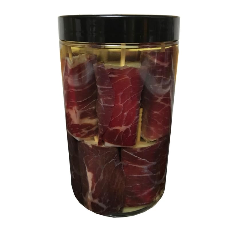 Pincho de cecina y queso en aceite. Delicioso Queso Envuelto en Auténtica Cecina de León Curada y conservada en aceite de oliva virgen extra.
