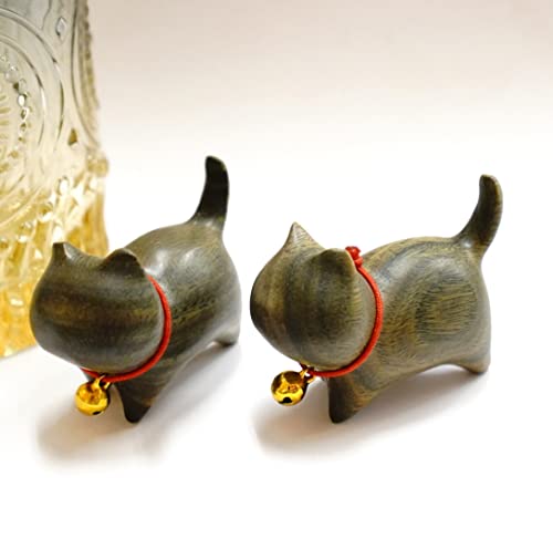 【ネコ 置物 】 三毛猫 手作り 木彫り サンダルウッド ビャクダン 木製 オブジェ ミニチュア ねこ 鈴猫 ハンドメイド デスク 癒し