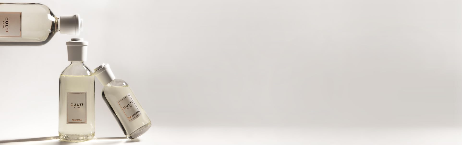 Culti Set profumatore Ambiente Milano White Label Bastoncini in midollino + Spray 100ml – Diffusione costante e immediata – Design Elegante per casa e Ufficio (Diffusore Mediterranea + Spray, 500)