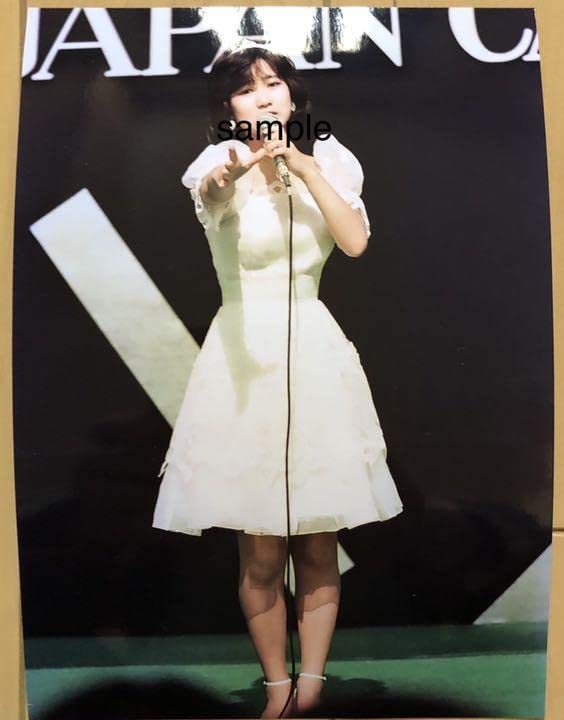 Amazon.co.jp: 岡田有希子 生写真 2L版 : おもちゃ