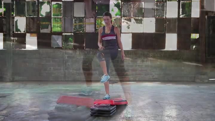 Plateforme Aérobique The Step Original – Taille Club, 4 Rehausseurs Réglables (10/15/20 Cm), Antidérapant, Capacité 300 Kg, Fabriqué Aux USA – Fitness Et Cardio