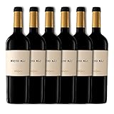 Vino con mucha personalidad, con aromas a frutas negras maduras como higos o arándanos y con toques de vainilla