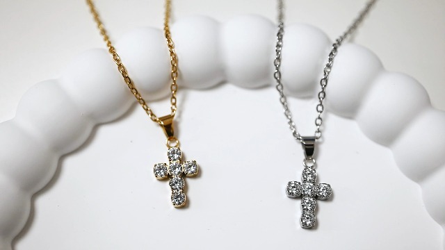 Recarlo collana donna in oro bianco con pendente croce con diamanti