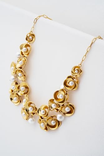 Ted Baker London Floressa Pearl Flower Necklace For Women (Gold/Pearl)4