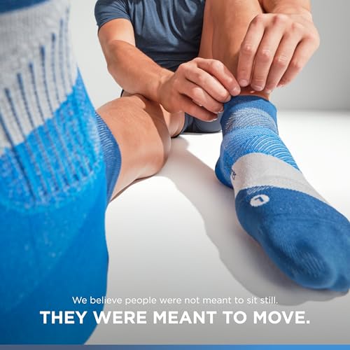 Image of Feetures Elite Light Cushion Mini Crew Sock - Sport Sock with Targeted Compression