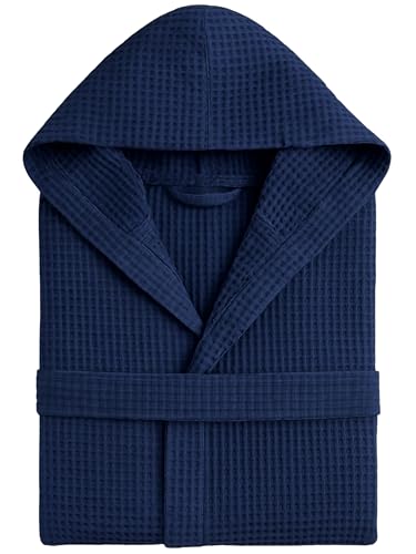 ✅ MORBIDEZZA E RESISTENZA GRAZIE AL MIX DI FIBRE – Composto da 70% cotone e 30% poliestere, l'accappatoio uomo nido d'ape cotone garantisce una combinazione ideale di comfort, durata e rapida asciugatura. Il tessuto mantiene forma e morbidezza anche dopo numerosi lavaggi.