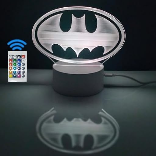 famvacor Lampara LED decorativa superheroes logotipo escudo Batman Mando a distancia 16 colores (Batman) | Ya disponible en tu tienda friki favorita! En mundofriki.es! famvacor Lampara LED decorativa superheroes logotipo escudo Batman Mando a distancia 16 colores (Batman) | Ya disponible en tu tienda friki favorita! En mundofriki.es!