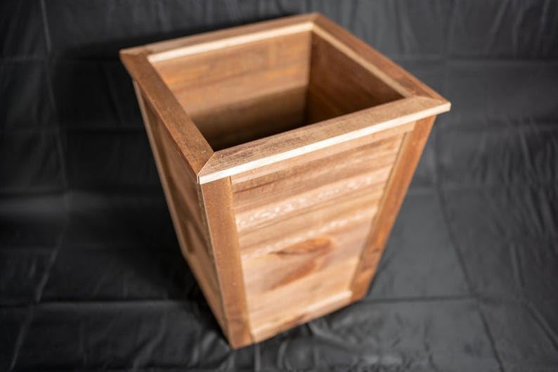 Modern Cedar Planter Box: Minimalist Design for Outdoor Plant Display & Garden Styling