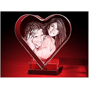 GLASFOTO.COM personalisiertes Glasfoto in Herzform mit Ihrem eigenen Bild mit Halterung – Kristallglas mit Innengravur…