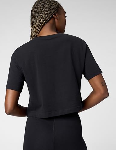 Nike Women's Sportswear Essential Cropped Logo T-Shirt3