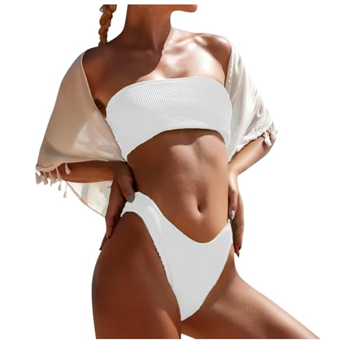 Bikini verde acolchado que estiliza la figura con su corte con abertura